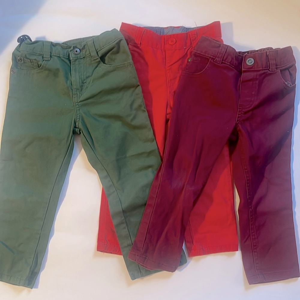 2 pair of pants 3t boys Wrangler  and garanimals (green and burgundy only)
